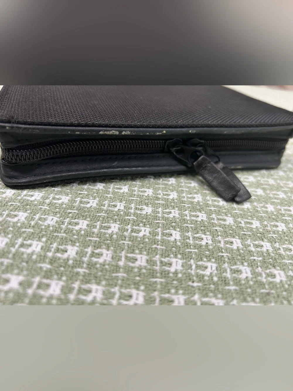 Black Unisex 2wayZipper DayPlanner by BUXTON. Cards/phone/notepad-all in one.